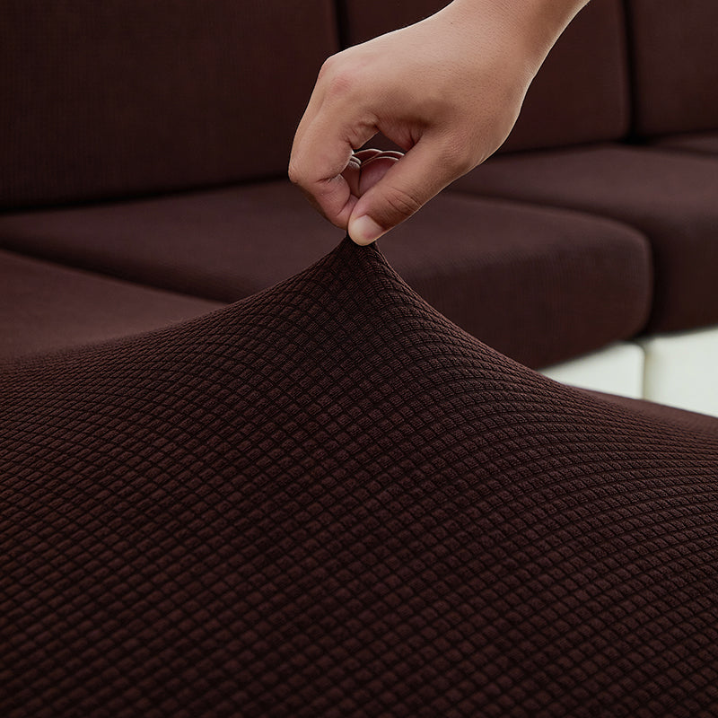 Housse marron montrant sa flexibilité et adaptabilité