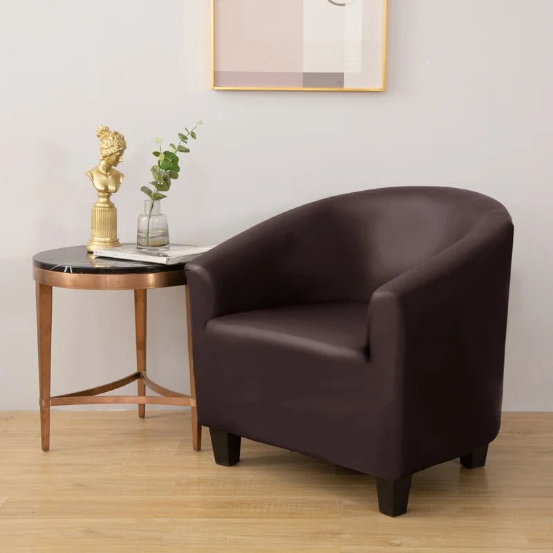 Housse marron en simili cuir sur fauteuil cabriolet