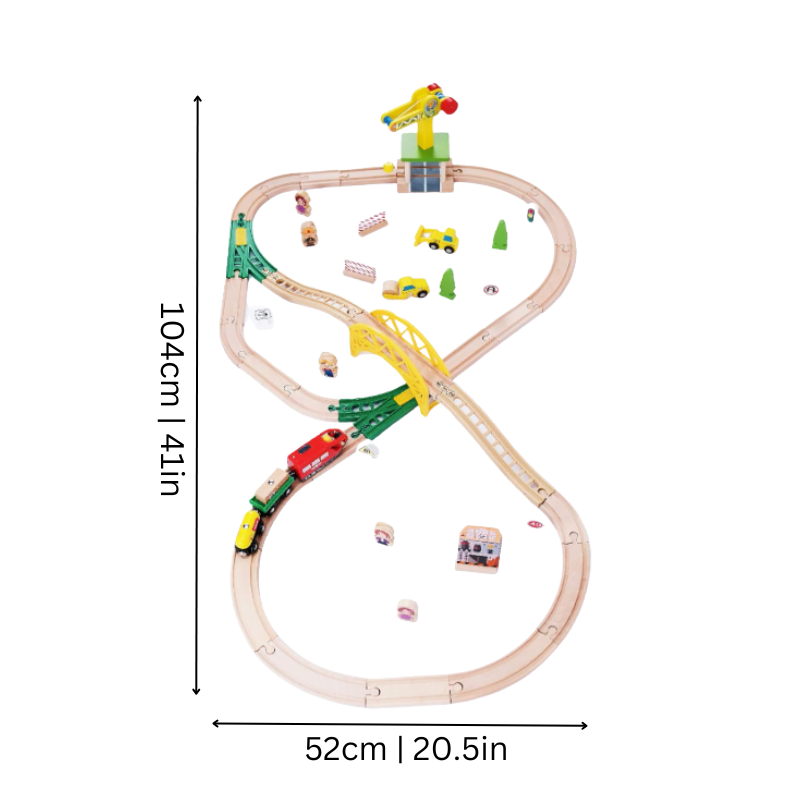 Enfant jouant avec un train en bois sur un tapis