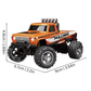 Vue de dessus du mini monster truck RC bleu sur fond blanc