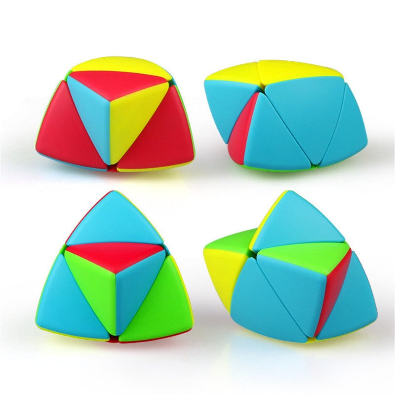 Cube Mastermorphix 2x2 coloré sur fond blanc