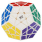 Gros plan sur un Megaminx blanc avec détails des arêtes
