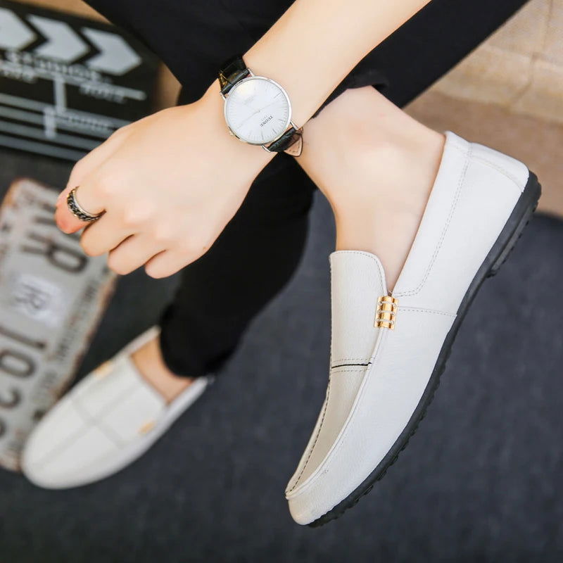 Détail de la bande moderne sur le talon des mocassins