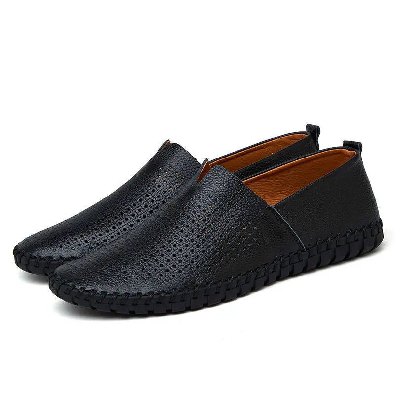 Vue arrière des mocassins, mettant en avant la coupe épurée