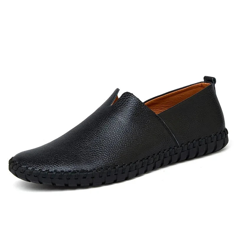 Mocassins en cuir, montrant la flexibilité de la semelle
