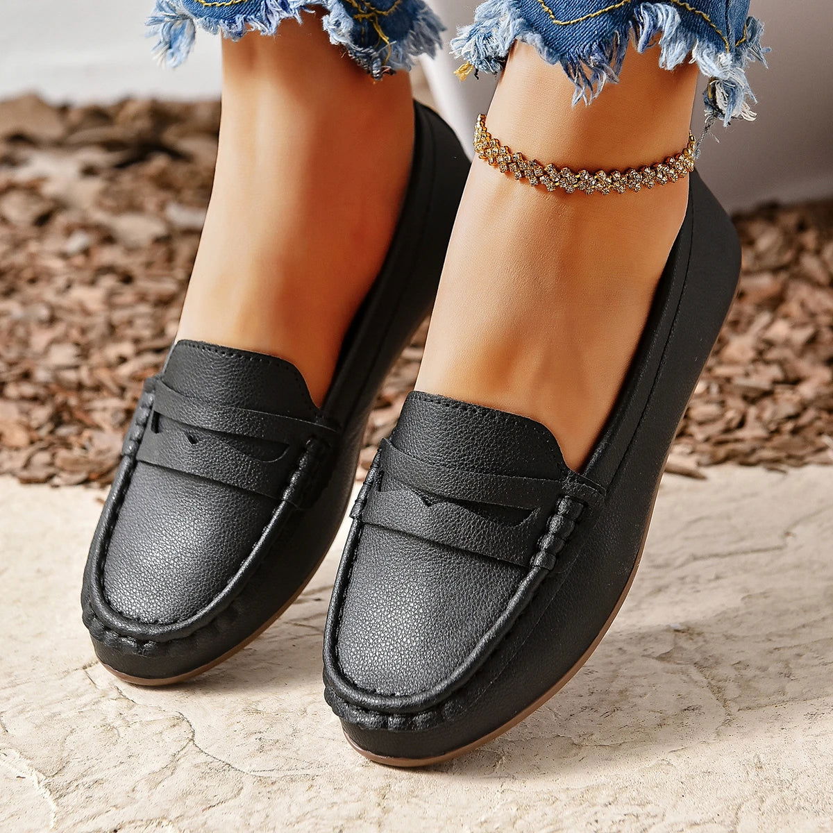 Mocassins rouges avec coutures apparentes et doublure respirante