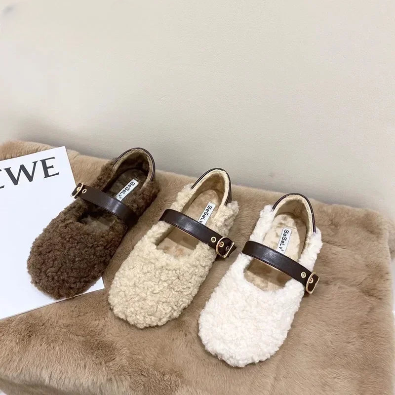 Mocassins ouverts montrant l'intérieur douillet
