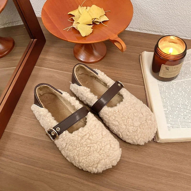 Sangle en cuir avec boucle sur chaussons confortables