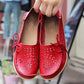Vue latérale des mocassins, détails floraux et lacets décoratifs