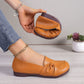 Mocassins pliables pour femmes sur fond blanc