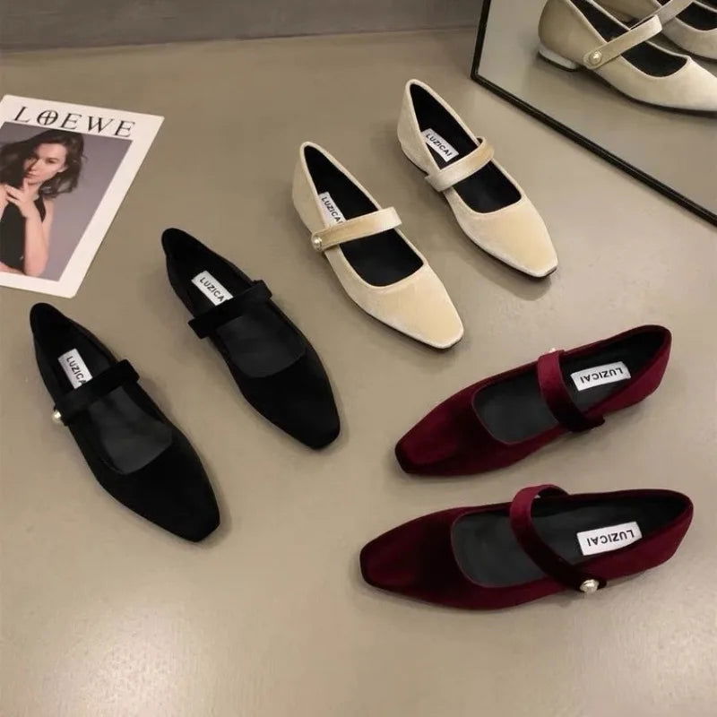 Mocassins femme en suede avec bride perlée élégante