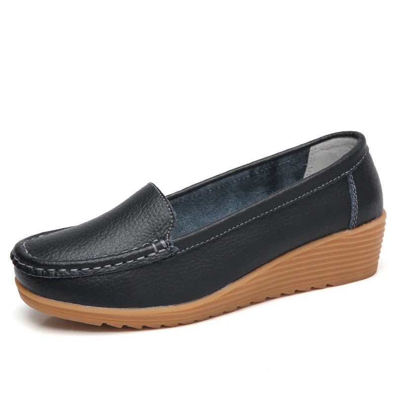 Mocassins en cuir texturé avec semelle compensée vue de côté