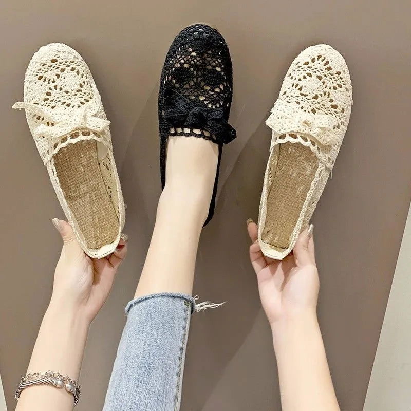 Détail de la texture crochetée des mocassins légers