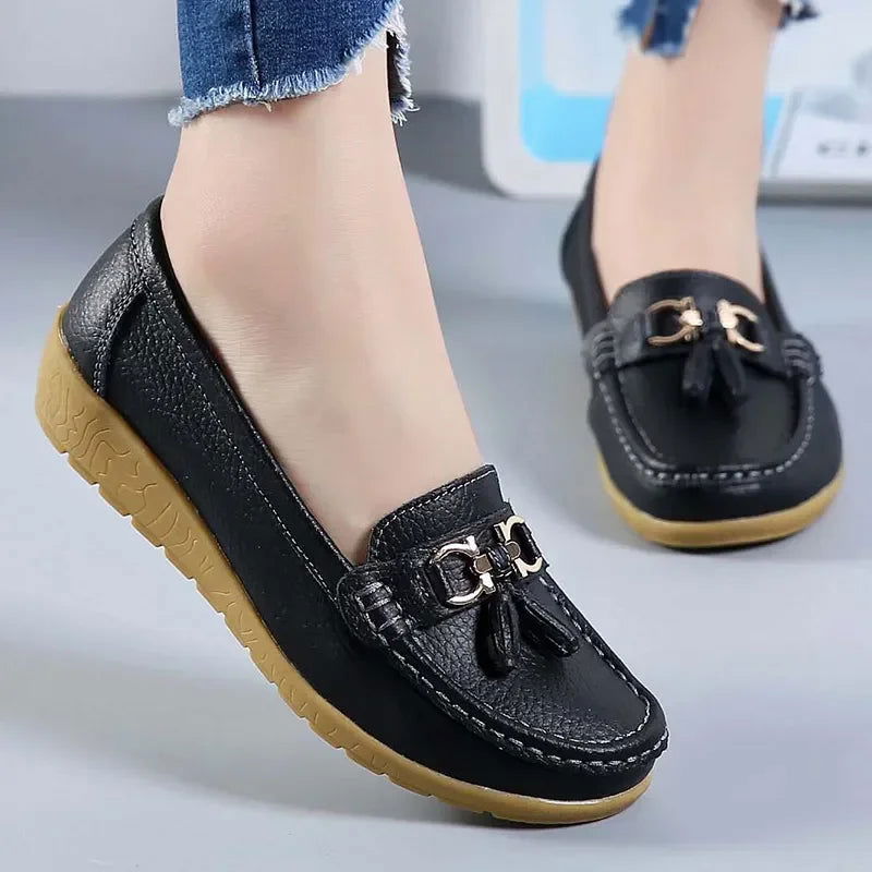 Mocassins en simili cuir avec détail métallique doré