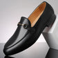 Vue latérale des mocassins noirs, soulignant le cuir lisse