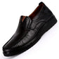Gros plan sur le cuir véritable des mocassins