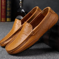 Vue arrière des mocassins, soulignant la couture raffinée