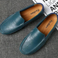 Mocassins pour homme, détail sur la texture du cuir