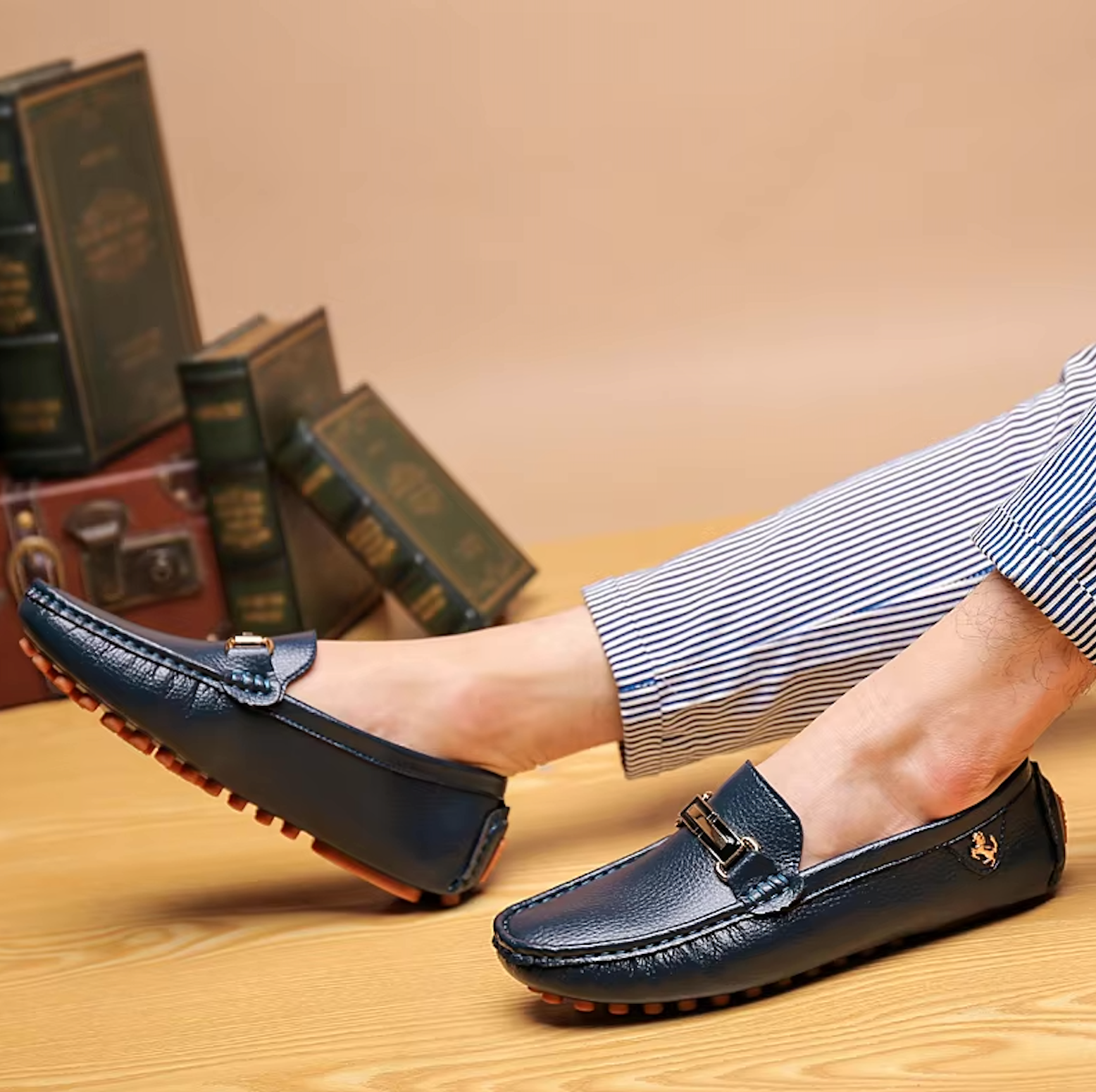 Mocassins en cuir, vue arrière montrant le talon