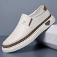 Chaussures en cuir avec semelle antidérapante sur surface lisse