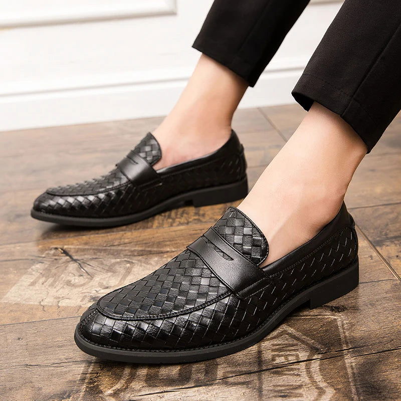 Mocassins en cuir tressé, faciles à enfiler, vue de profil