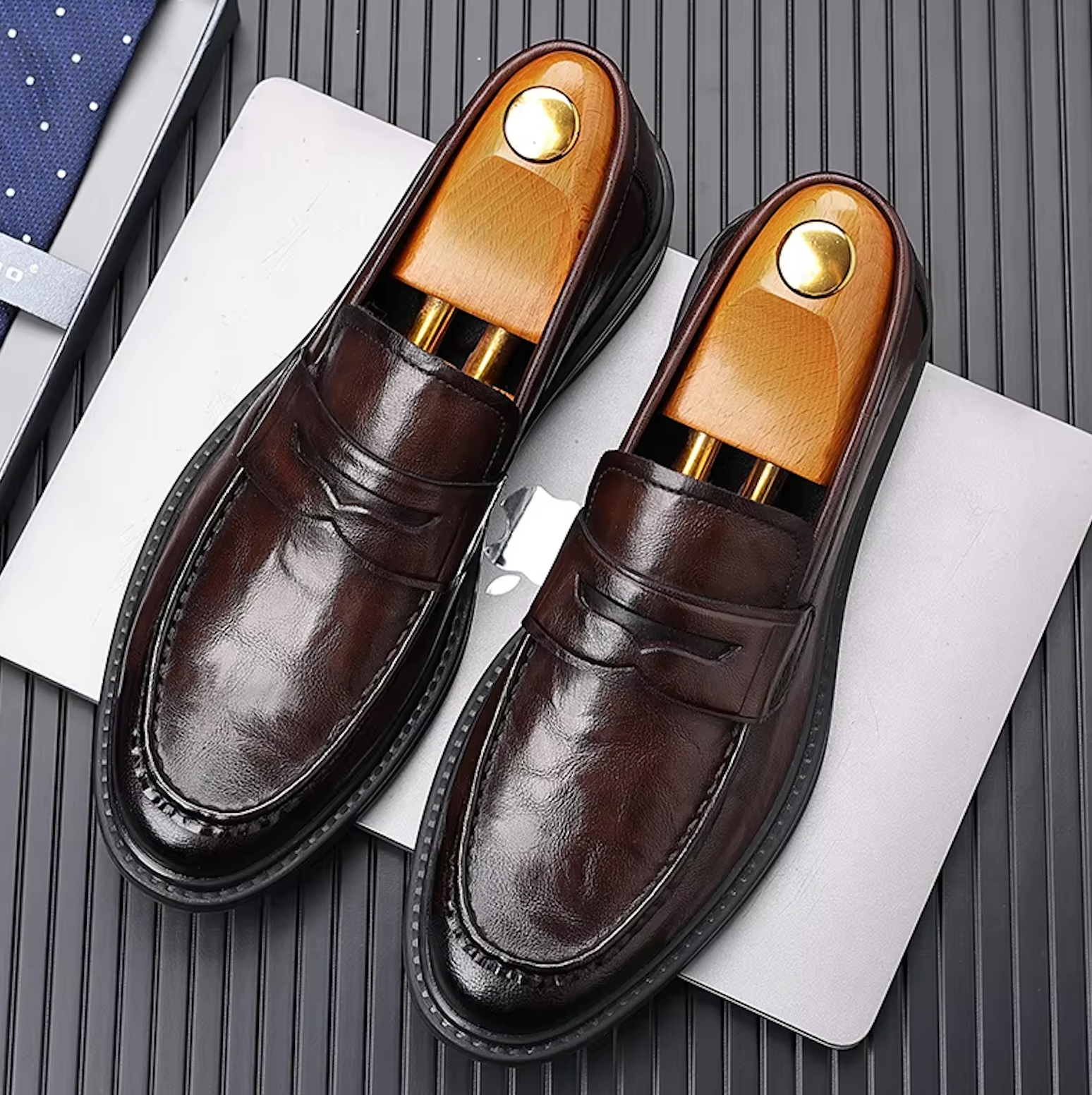 Mocassins élégants avec détails de couture raffinés