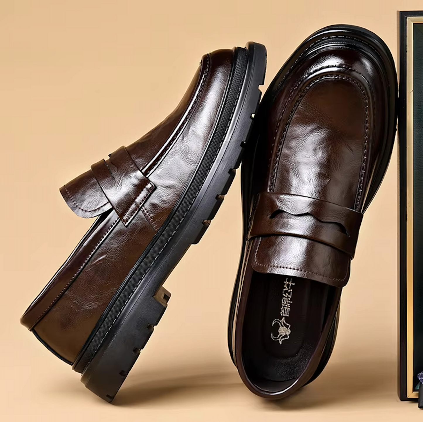 Mocassins élégants avec détails de couture visibles