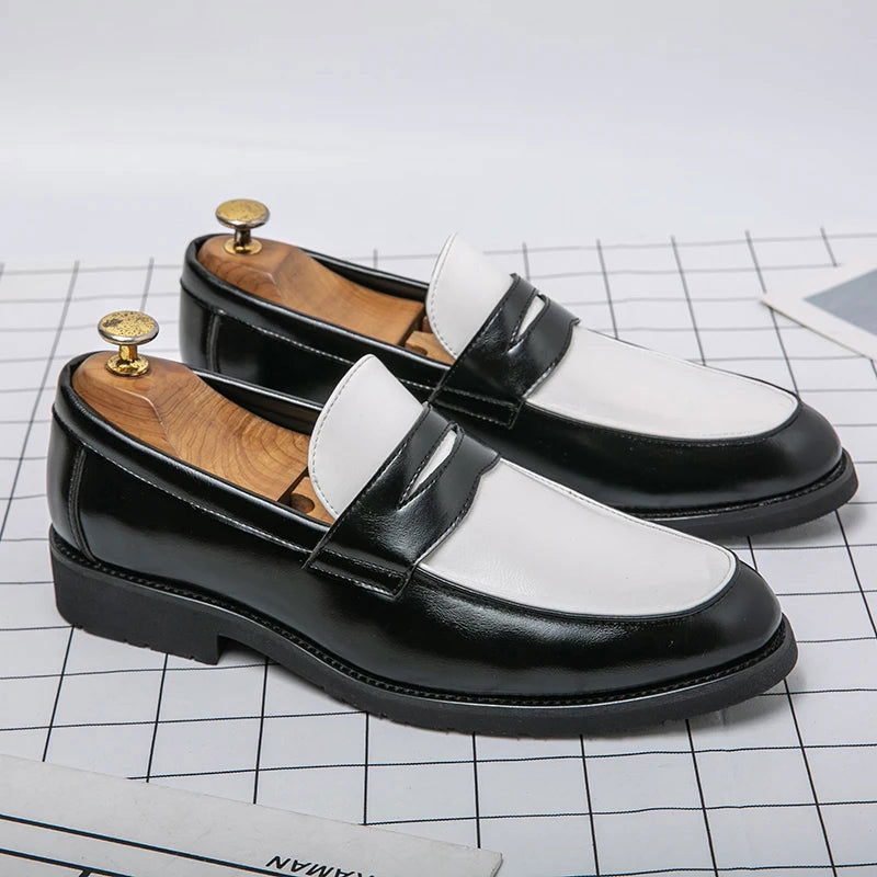 Mocassins en cuir verni bicolore avec finition brillante