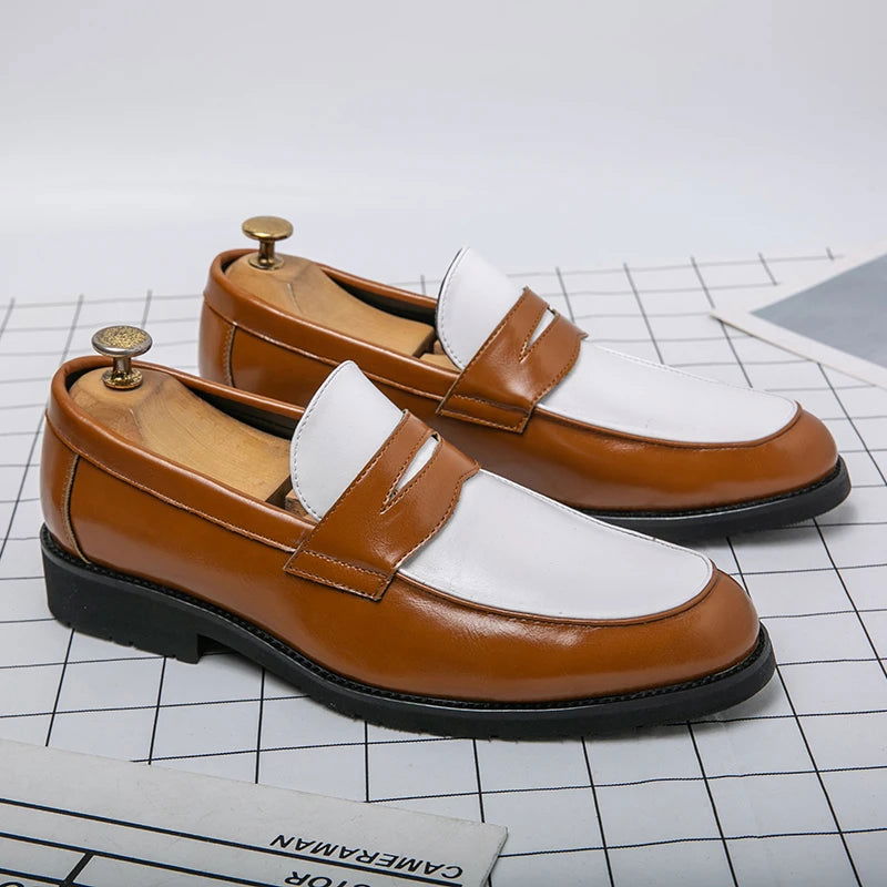 Détail du talon des mocassins en cuir verni