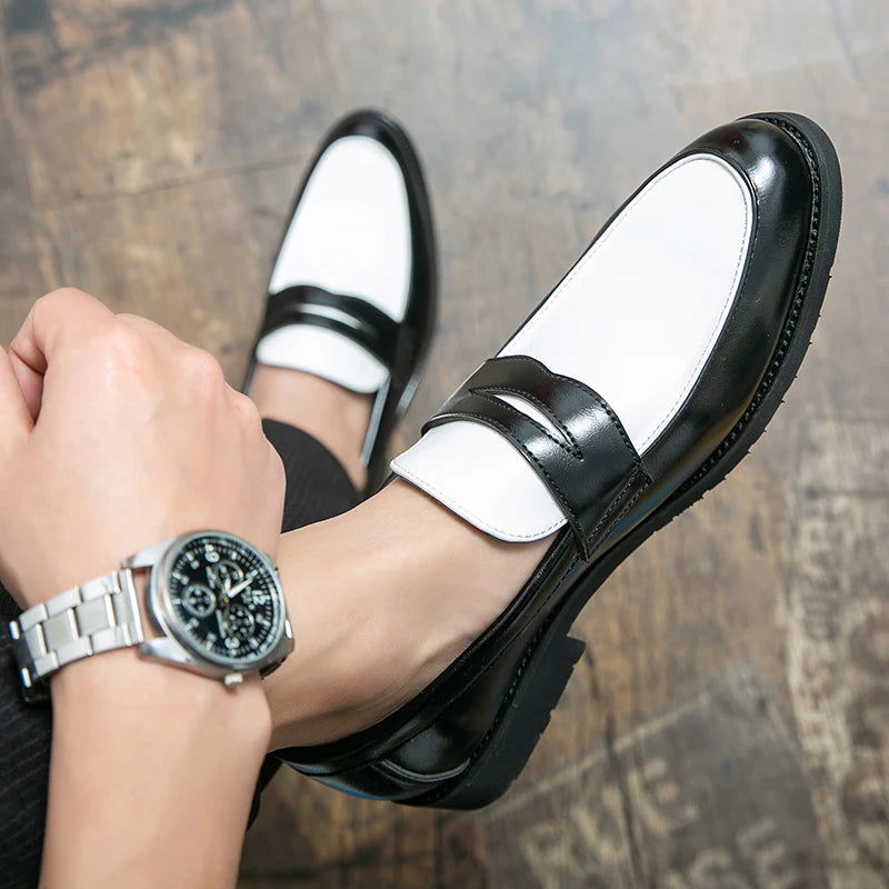 Semelle antidérapante des mocassins en cuir verni