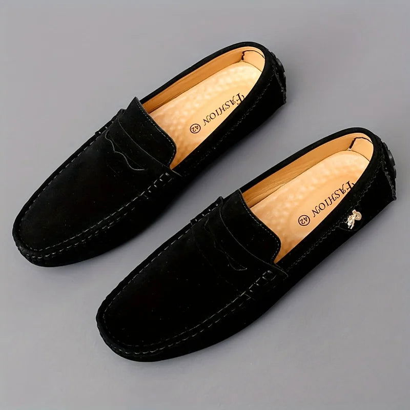 Vue arrière des mocassins en daim, talon renforcé