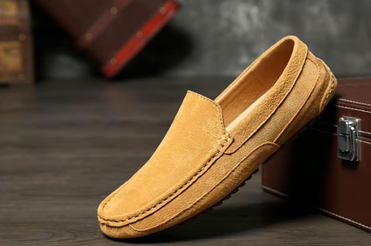 Mocassins en daim, semelle antidérapante, vue de côté