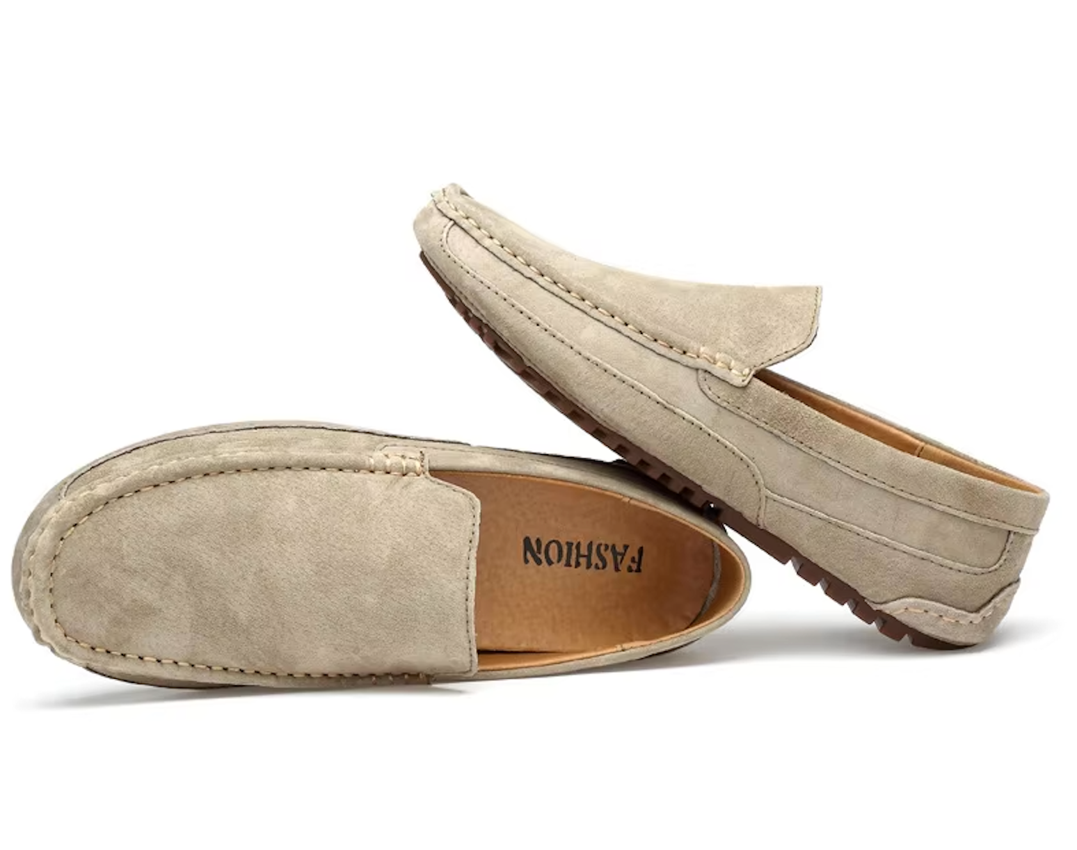 Mocassins en daim, coutures apparentes, vue de profil