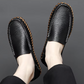 Mocassins en daim, détail sur la texture du matériau
