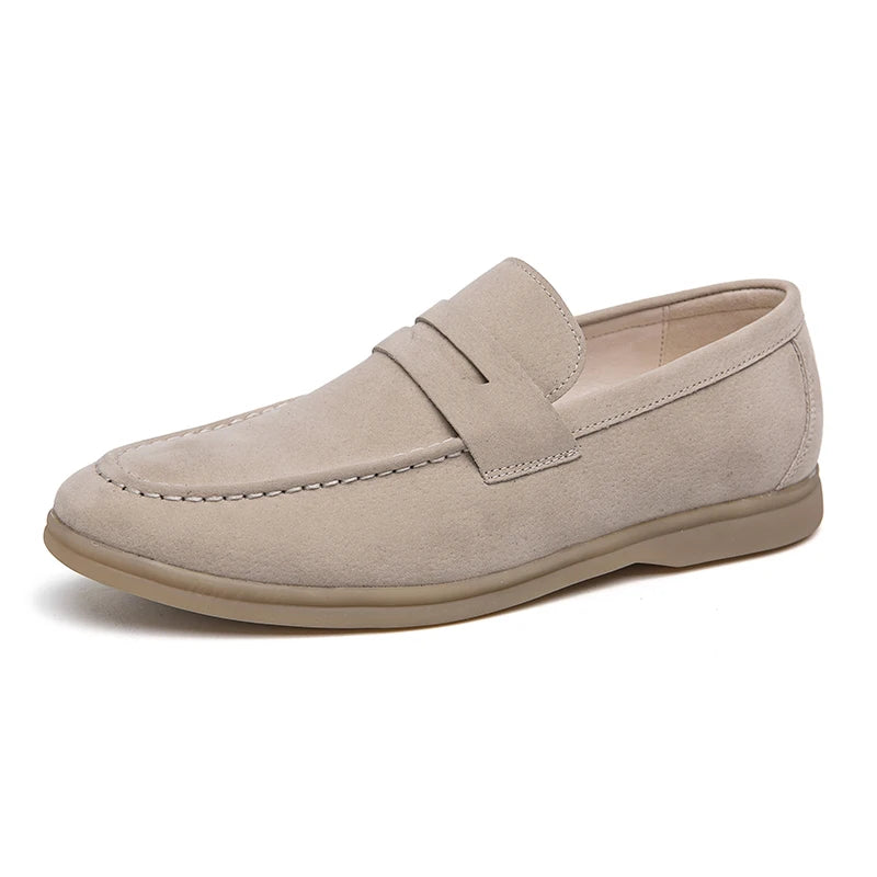 Vue latérale des mocassins montrant le profil élégant