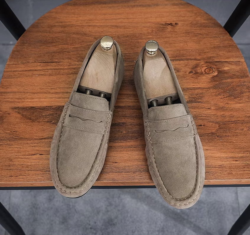 Vue arrière des mocassins montrant la semelle antidérapante
