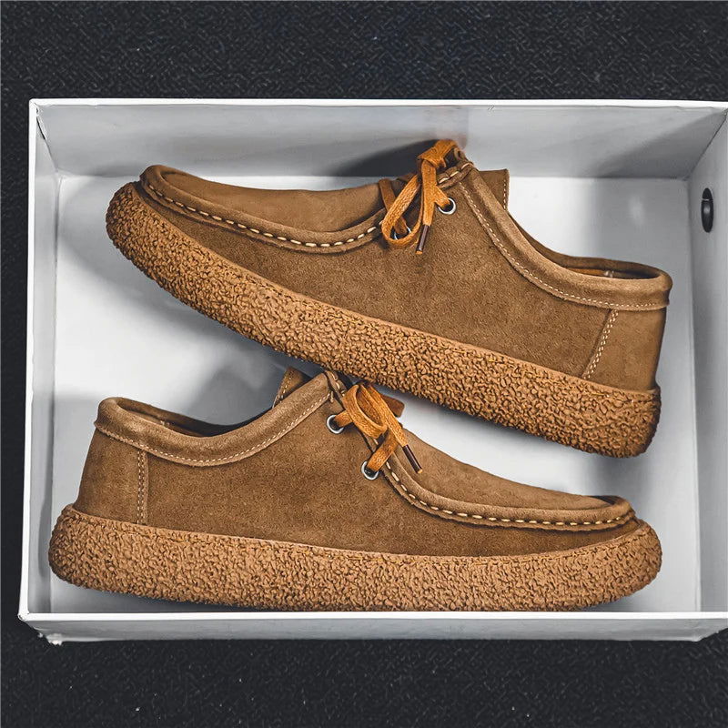 Mocassins en daim, doublure intérieure visible