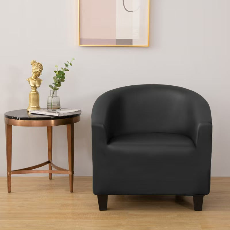 Vue de près d'une housse imperméable noire sur fauteuil