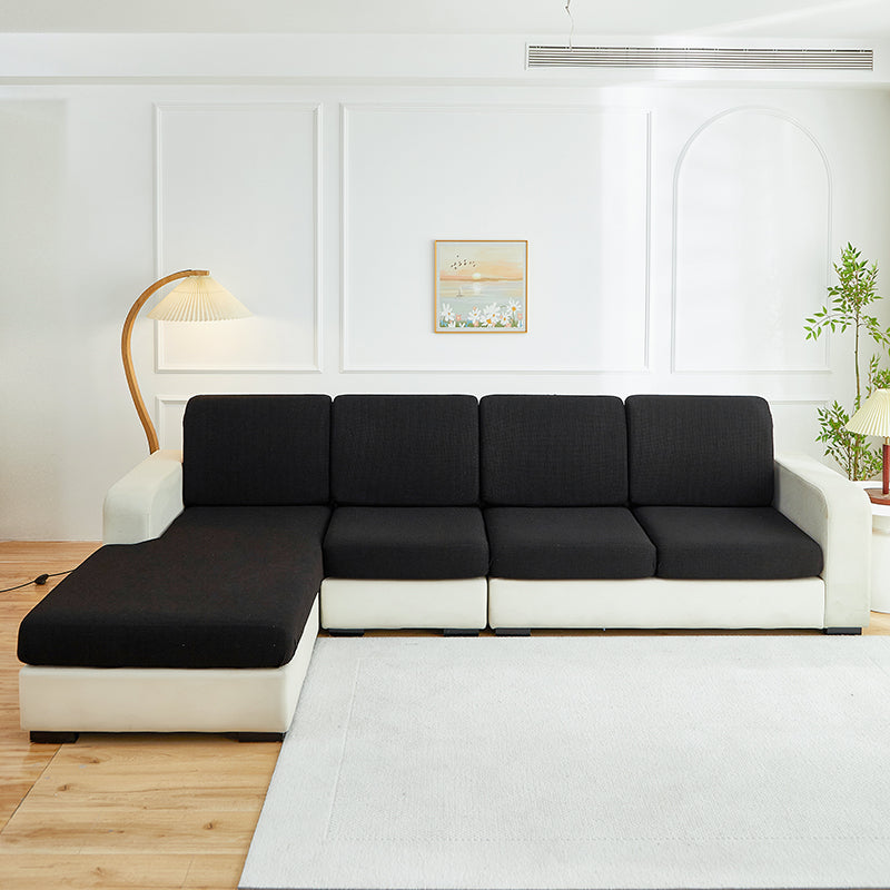 Housse noire déperlante sur coussin, vue rapprochée