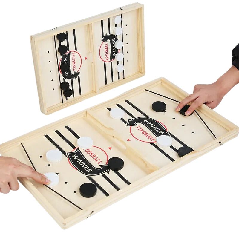 Jeu de passe-trappe en bois avec palets alignés pour jouer