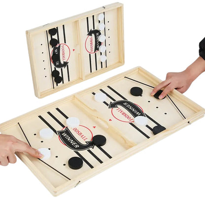 Jeu de passe-trappe en bois avec palets alignés pour jouer
