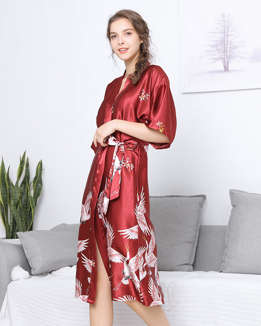 Peignoir femme kimono satin rouge avec motifs roses