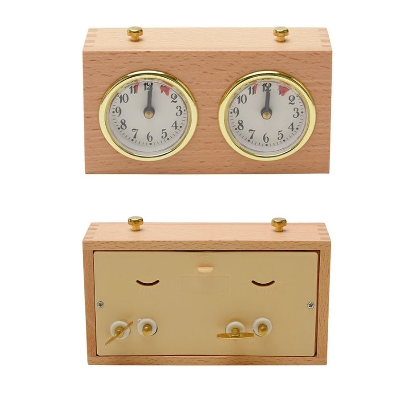 Vue rapprochée des boutons de réglage de la pendule