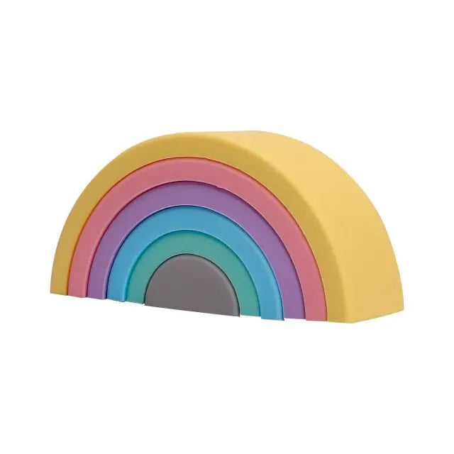 Ensemble complet d'arcs en bois pastel prêts à être empilés