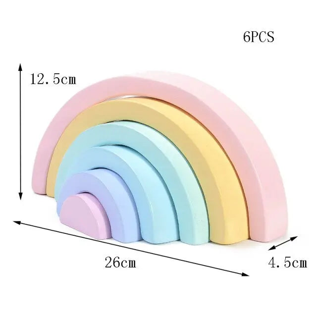Vue de dessus de blocs arc-en-ciel en bois sur un tapis