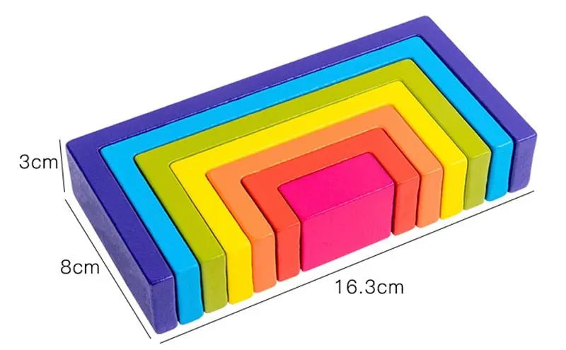 Blocs arc-en-ciel en bois sur fond blanc, montrant les couleurs