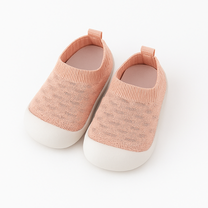 Chaussons souples roses pour enfants, design confortable et léger