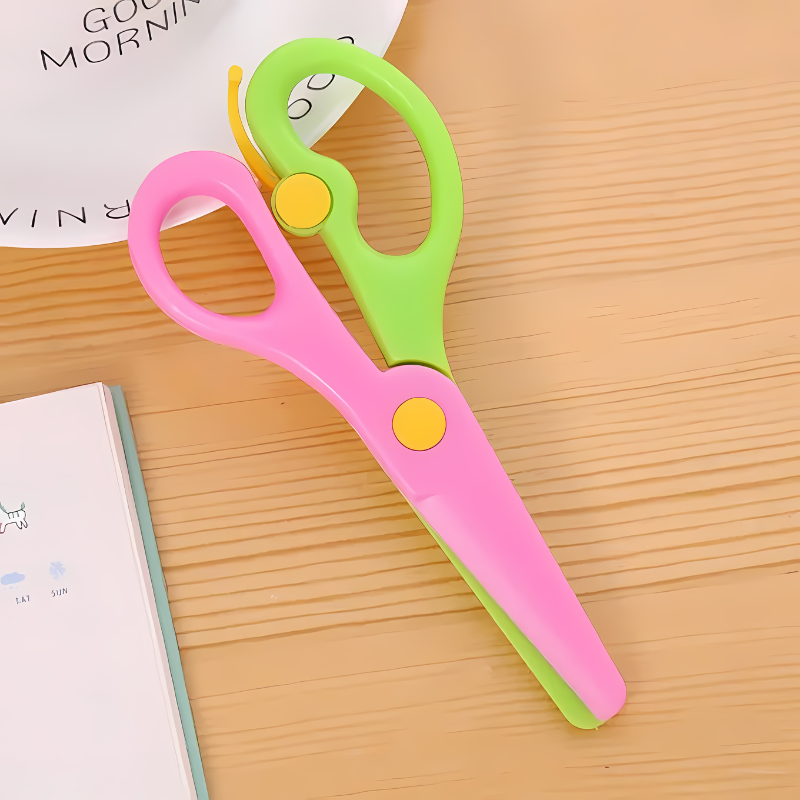 Ciseaux roses et verts, prise confortable pour enfants
