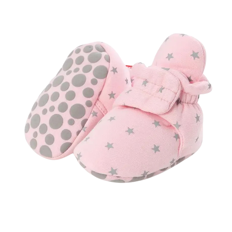 Chaussons roses pour bébé avec design inspiré des étoiles
