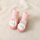 Chaussures chaussettes bébé roses, vue de côté